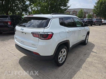 2024 Jeep Compass Latitude - miniatura 3