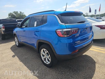 2024 Jeep Compass Latitude - miniatura 2