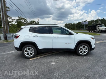 2024 Jeep Compass Latitude - miniatura 7