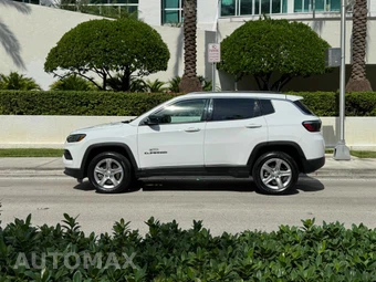 2024 Jeep Compass Latitude - miniatura 12