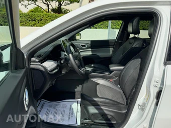 2024 Jeep Compass Latitude - miniatura 18