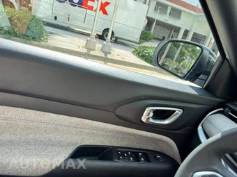 2024 Jeep Compass Latitude - miniatura 32