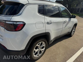 2024 Jeep Compass Latitude - miniatura 10