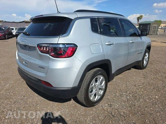 2024 Jeep Compass Latitude - miniatura 3