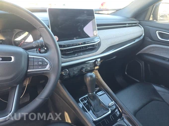 2024 Jeep Compass Latitude - miniatura 11