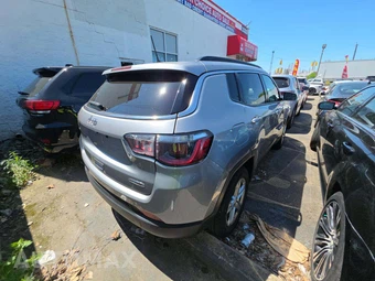 2024 Jeep Compass Latitude - miniatura 3