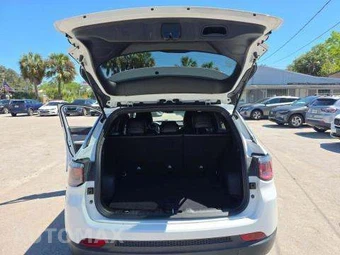 2024 Jeep Compass Latitude - miniatura 15