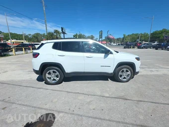 2024 Jeep Compass Latitude - miniatura 5