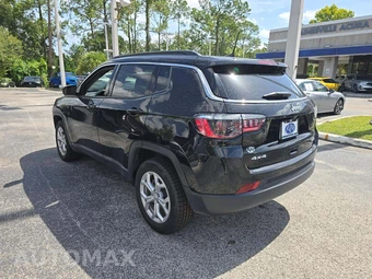 2024 Jeep Compass Latitude - miniatura 2