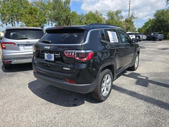 2024 Jeep Compass Latitude - miniatura 3