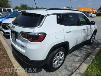 2024 Jeep Compass Latitude - miniatura 3