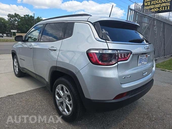 2024 Jeep Compass Latitude - miniatura 2