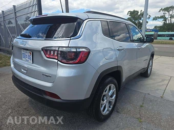2024 Jeep Compass Latitude - miniatura 3