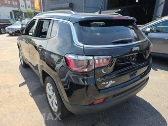 2024 Jeep Compass Latitude - miniatura 2