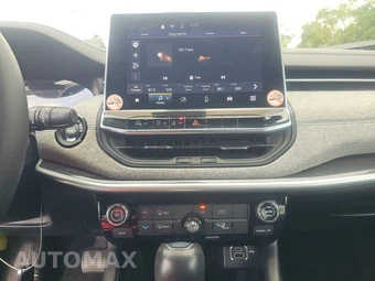 2024 Jeep Compass Latitude - miniatura 11