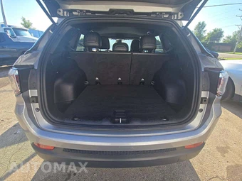 2024 Jeep Compass Latitude - miniatura 11
