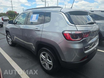 2024 Jeep Compass Latitude - miniatura 2