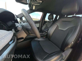 2024 Jeep Compass Latitude - miniatura 3