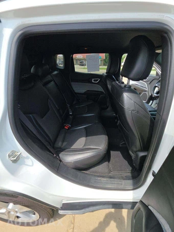 2024 Jeep Compass Latitude - miniatura 13