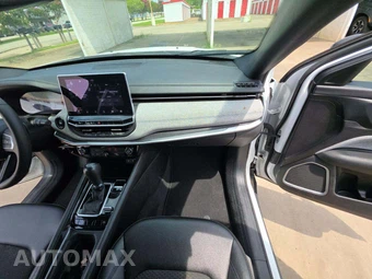 2024 Jeep Compass Latitude - miniatura 16