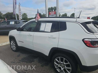 2024 Jeep Compass Latitude Lux - miniatura 2