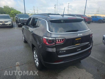 2024 Jeep Compass Latitude Lux - miniatura 2