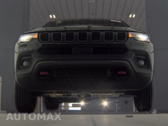 2024 Jeep Compass Trailhawk - miniatura 3