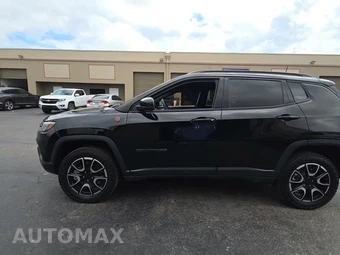 2024 Jeep Compass Trailhawk - miniatura 3