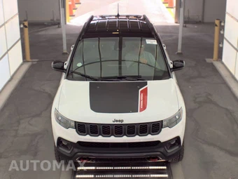 2024 Jeep Compass Trailhawk - miniatura 2