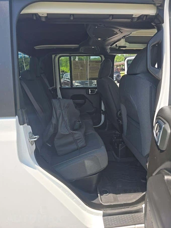 2024 Jeep Gladiator Willys Crew Cab Medium Bed - miniatura 13