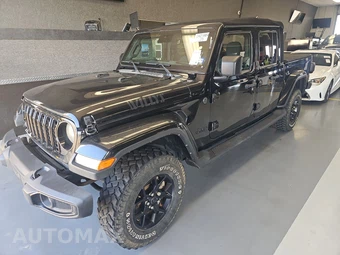 2024 Jeep Gladiator Willys Crew Cab Medium Bed