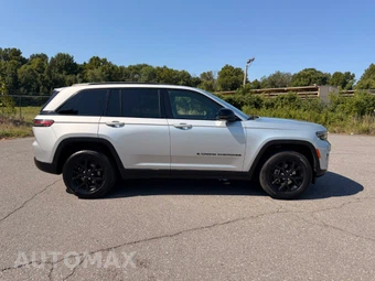 2024 Jeep Grand Cherokee Altitude - miniatura 4