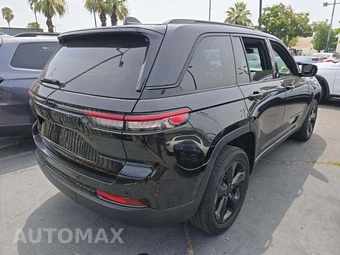 2024 Jeep Grand Cherokee Altitude - miniatura 3