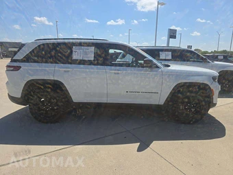 2024 Jeep Grand Cherokee Altitude - miniatura 4