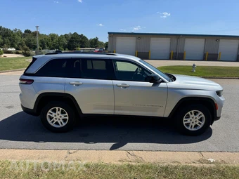 2024 Jeep Grand Cherokee Laredo - miniatura 4
