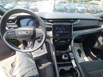 2024 Jeep Grand Cherokee Laredo - miniatura 10