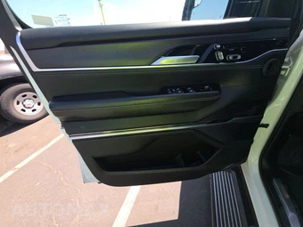 2024 Jeep Grand Wagoneer L Obsidian - miniatura 9