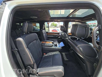 2024 Jeep Grand Wagoneer L Series III - miniatura 17