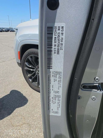 2024 Jeep Grand Wagoneer Series II Obsidian - miniatura 5