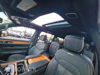 2024 Jeep Grand Wagoneer Series III - miniatura 12
