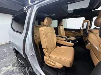 2024 Jeep Grand Wagoneer Series III Obsidian - miniatura 33