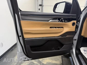 2024 Jeep Grand Wagoneer Series III Obsidian - miniatura 9