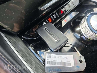 2024 Jeep Wagoneer L Series II - miniatura 8