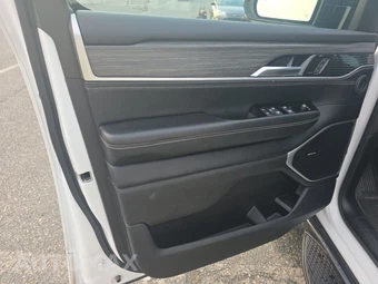 2024 Jeep Wagoneer L Series II - miniatura 9