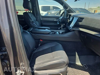 2024 Jeep Wagoneer L Series II - miniatura 8