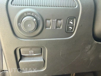 2024 Jeep Wagoneer L Series II - miniatura 39