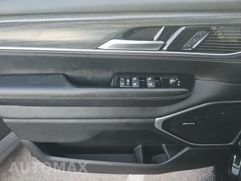 2024 Jeep Wagoneer L Series II - miniatura 9