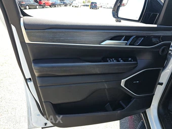 2024 Jeep Wagoneer L Series II - miniatura 9