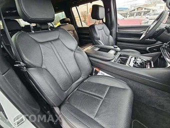 2024 Jeep Wagoneer L Series II - miniatura 19