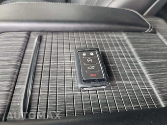 2024 Jeep Wagoneer L Series II - miniatura 8